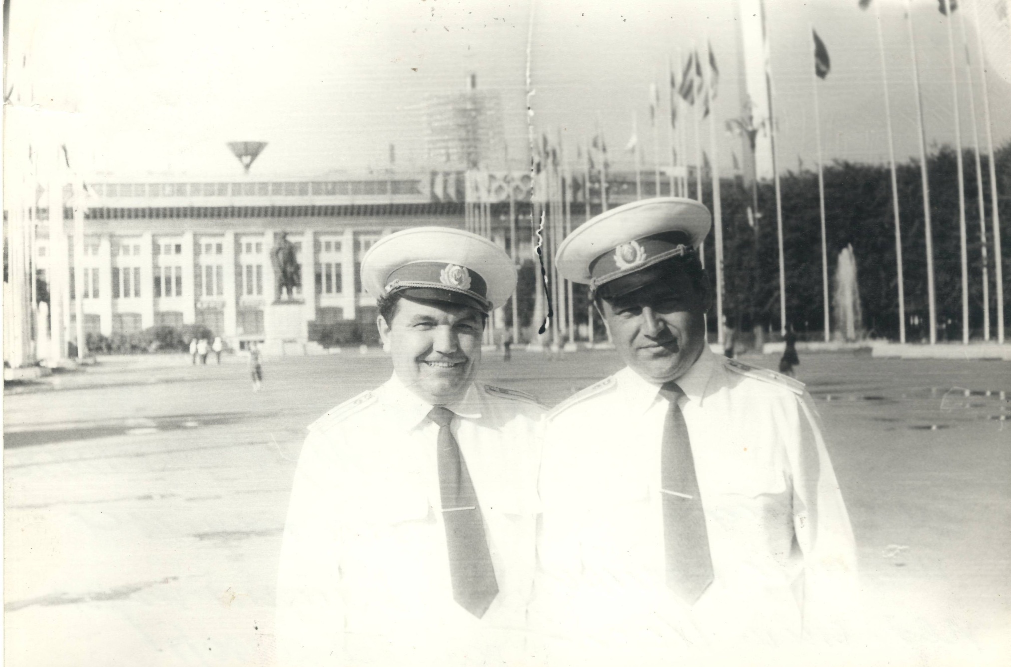 Фотография «Сотрудники милиции Шевченко А.М. и Луцик Н.Н. во время охраны Олимпиады-80». Москва. 1980 год