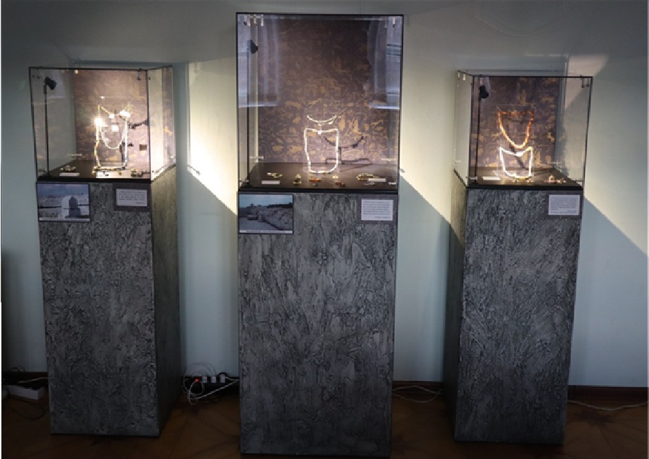 Фрагмент выставки «Блеск тёмных веков» Фрагмент выставки «Блеск тёмных веков»