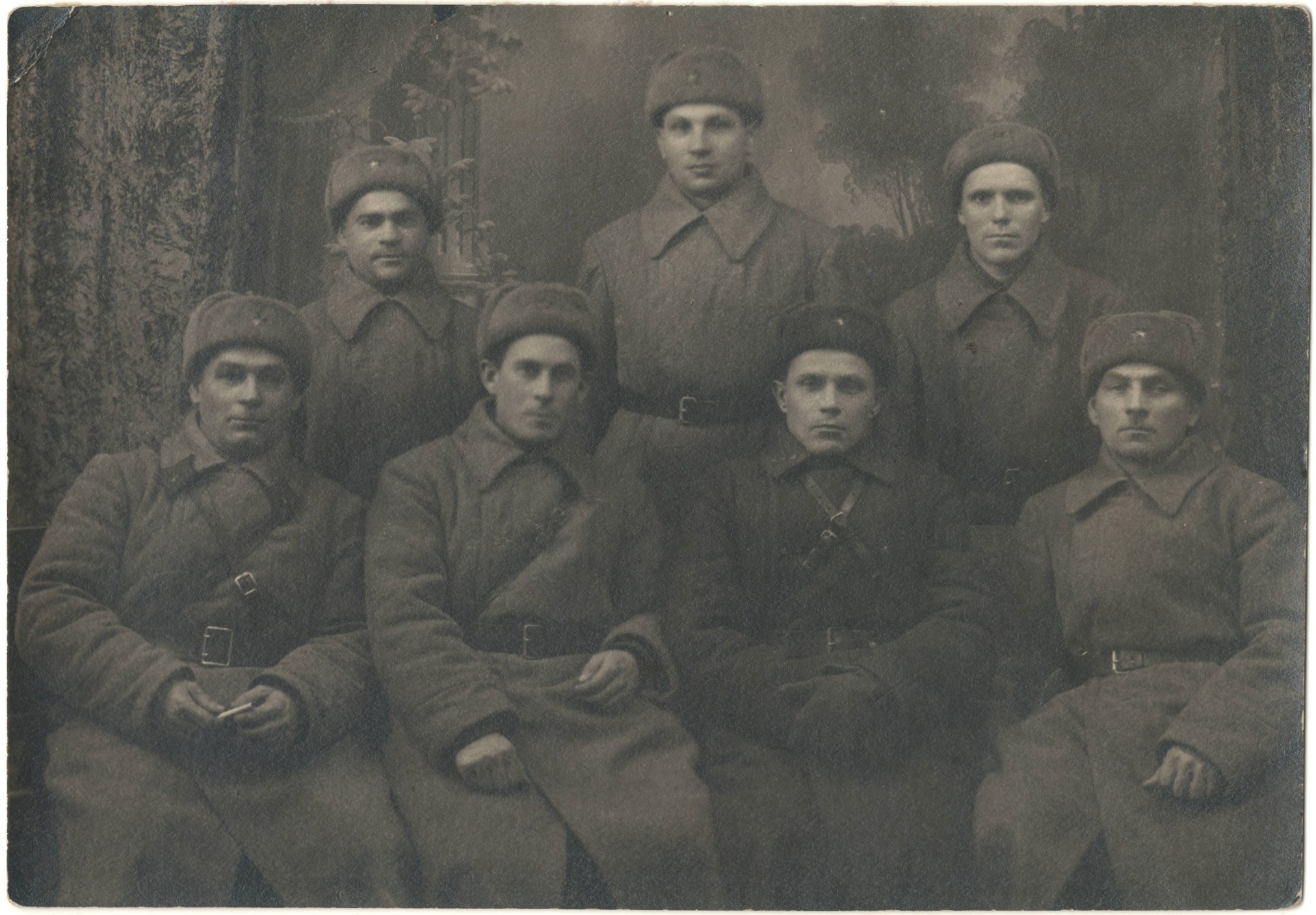 Фотография «Группа бойцов Ростовского полка народного ополчения. Сирота, Кравченко, Репин, Елизаров, Фроси, Колесников, Буренков». Ростов-на-Дону. 1941 год