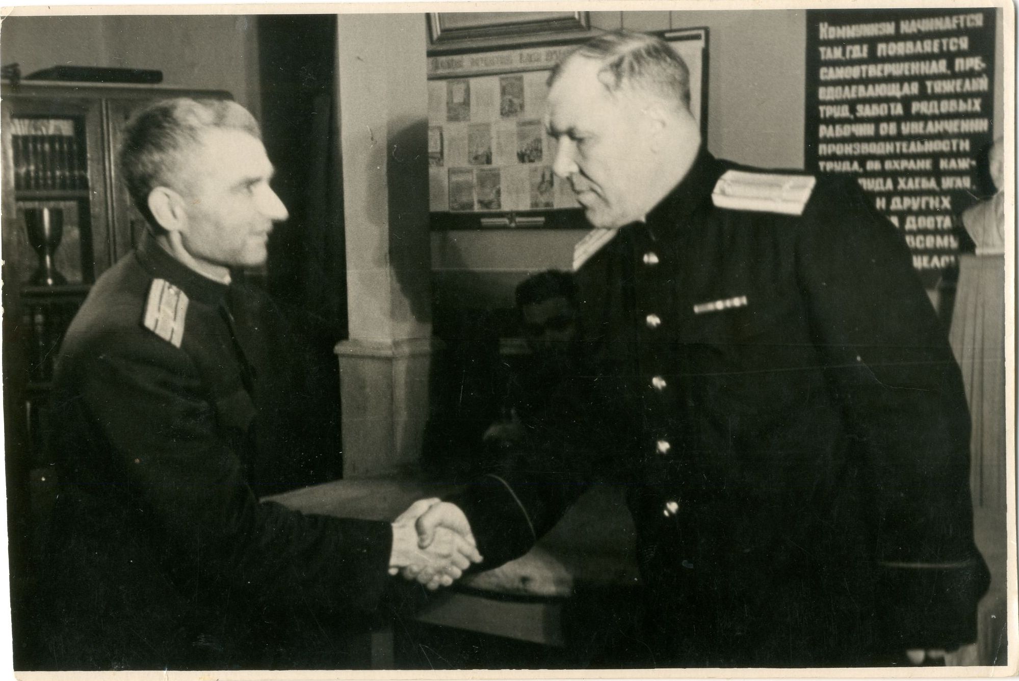 Фотография «Полковник Шкуратов и подполковник милиции Киселев Г.А.». Ростов-на-Дону. 1950-е годы Фотография «Полковник Шкуратов и подполковник милиции Киселев Г.А.». Ростов-на-Дону. 1950-е годы