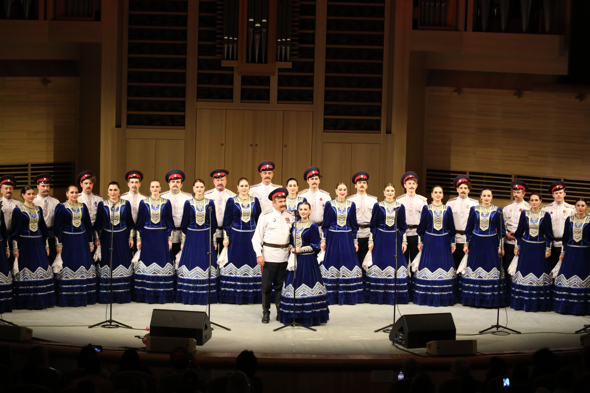 Фотография «Выступления Государственного академического ордена Дружбы народов ансамбля песни и пляски Донских казаков».