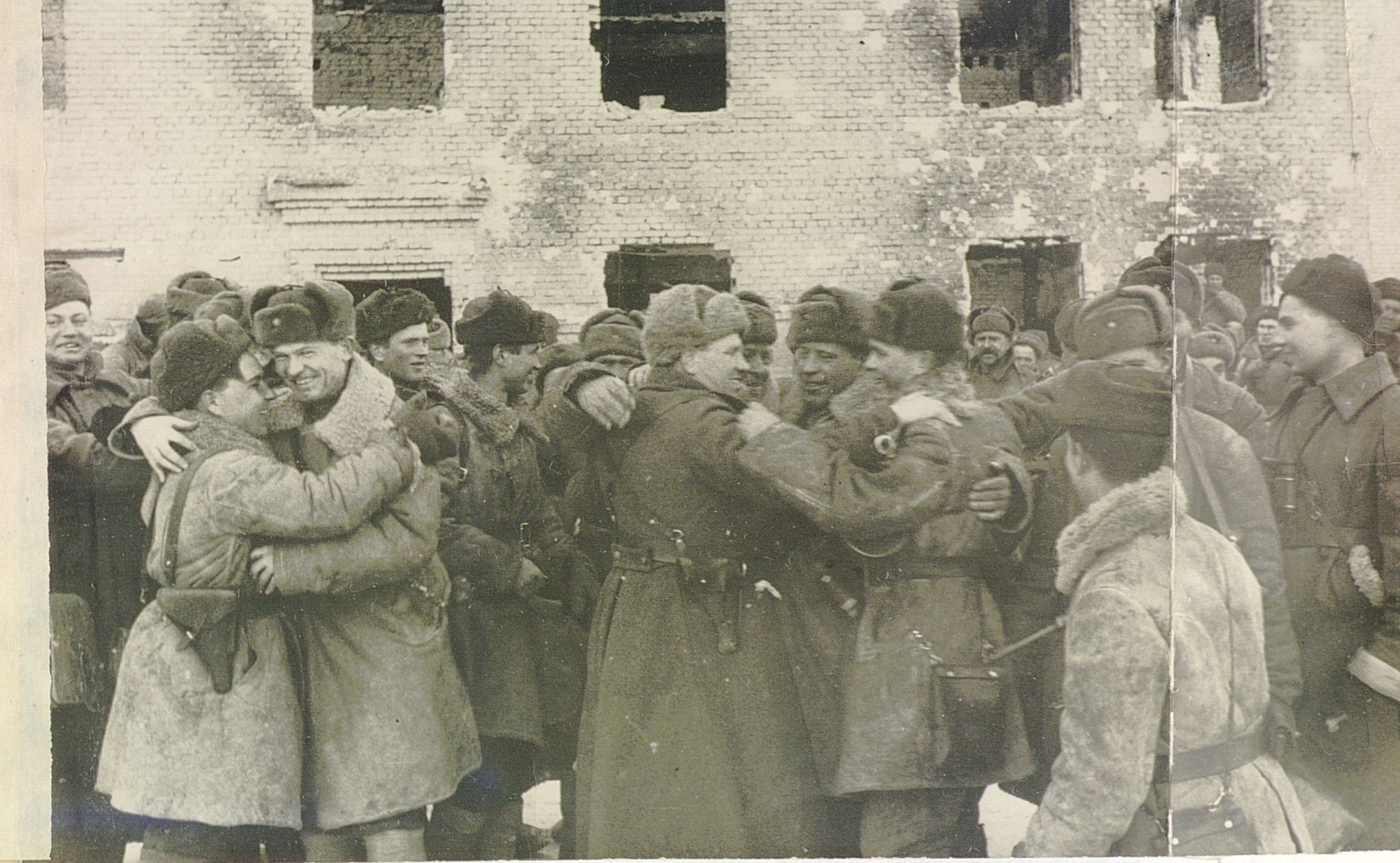 Фотография «Соединение войск 21 и 64-й армий в Сталинграде». 31 января 1943 года. Фото Цидельковского. ЦАМО.