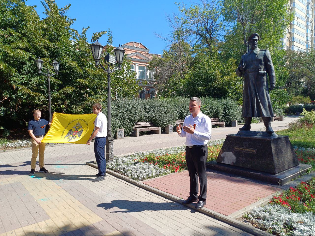 Церемония возложения цветов к памятнику Героям Первой мировой войны