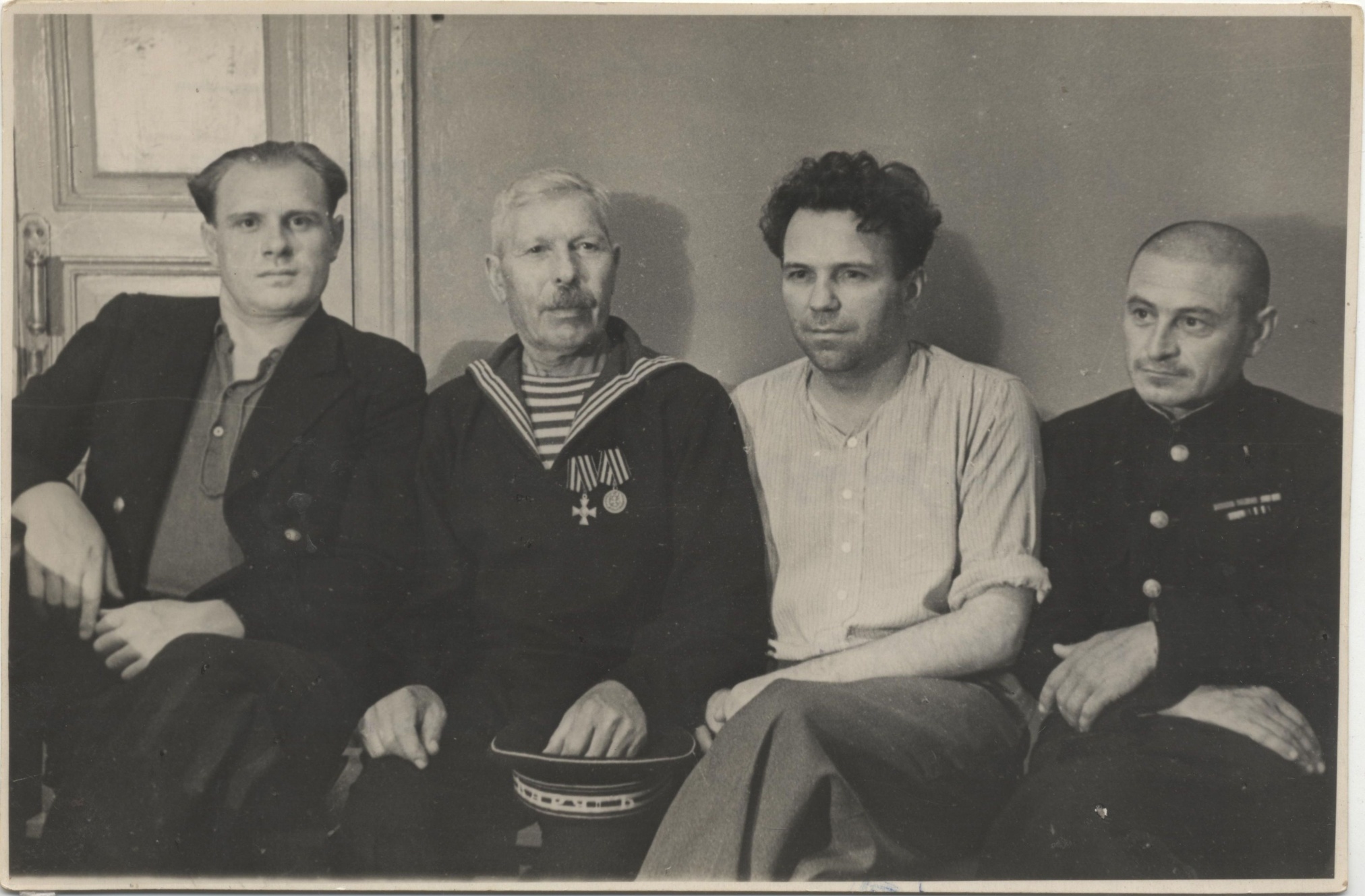 Фотография «Капленков И.Е., Берест А.П., Прийма К. в редакции газеты «Большевистская смена», 1949 год