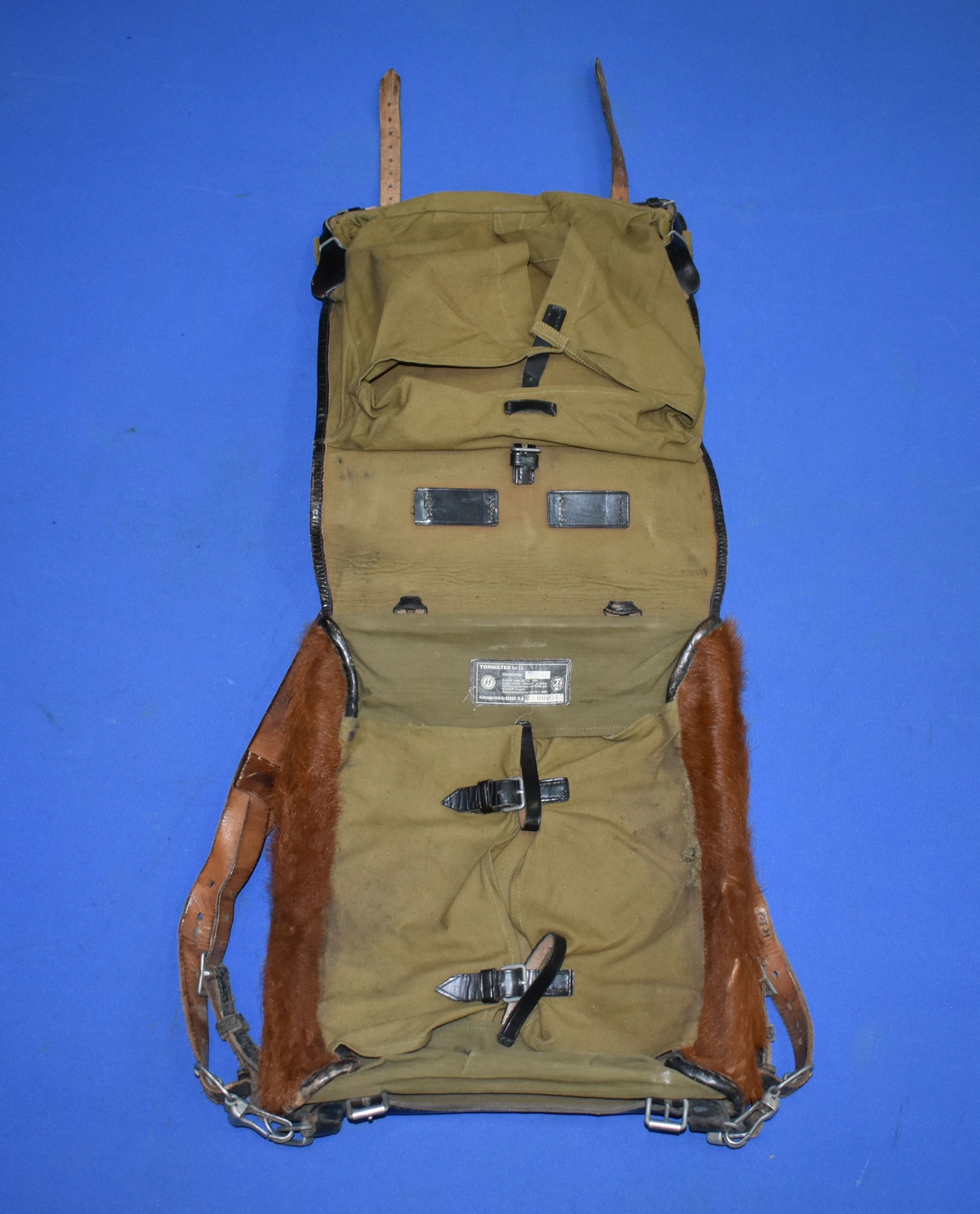 Ранец пехотный войск СС образца 1934 года, взят в качестве трофея санинструктором Ростовского стрелкового полка народного ополчения Шамшуриной Л.Н. во время боя на улицах Ростова. 1941 год