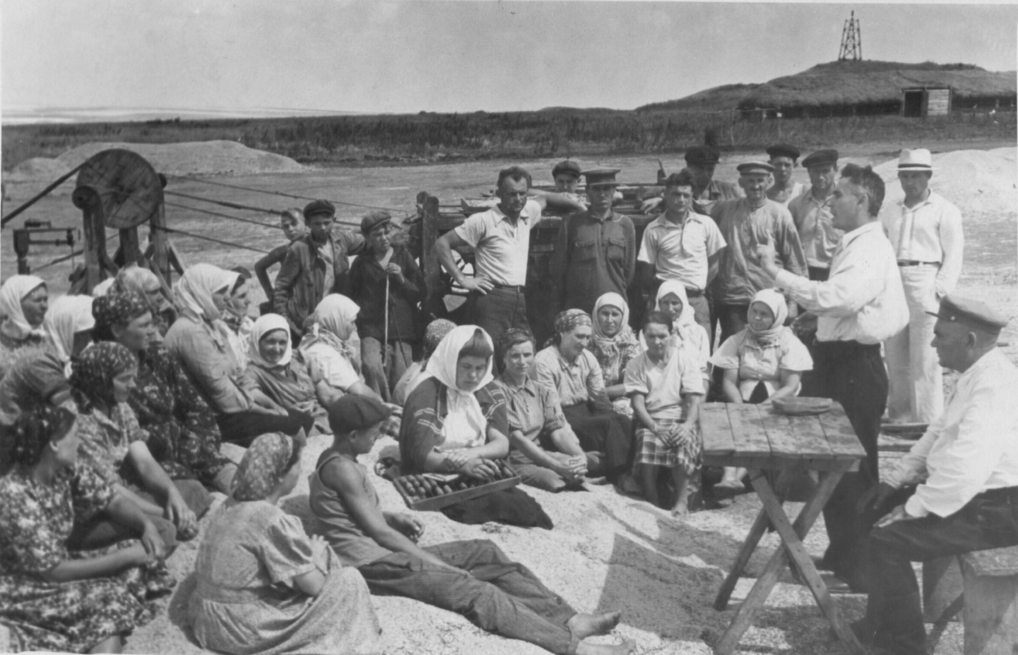 Фотография «А. Калинин на встрече с колхозниками». х. Пухляковский. 1950-е гг. Фотография «А. Калинин на встрече с колхозниками». х. Пухляковский. 1950-е гг.