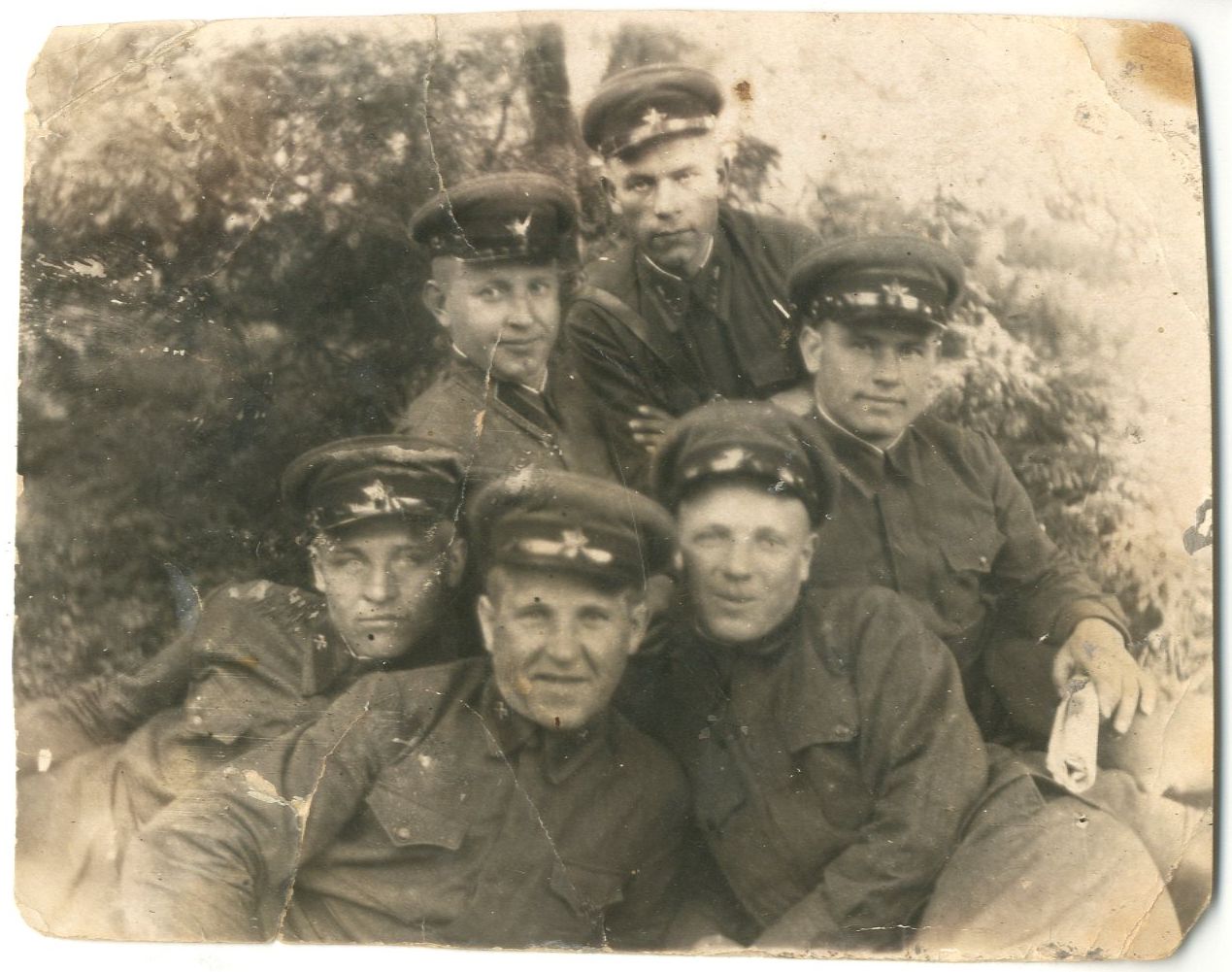 Фотография «Старшина Кручинина В.Ф (в центре на втором плане) с группой военнослужащих». СССР. 1936-1937 годы