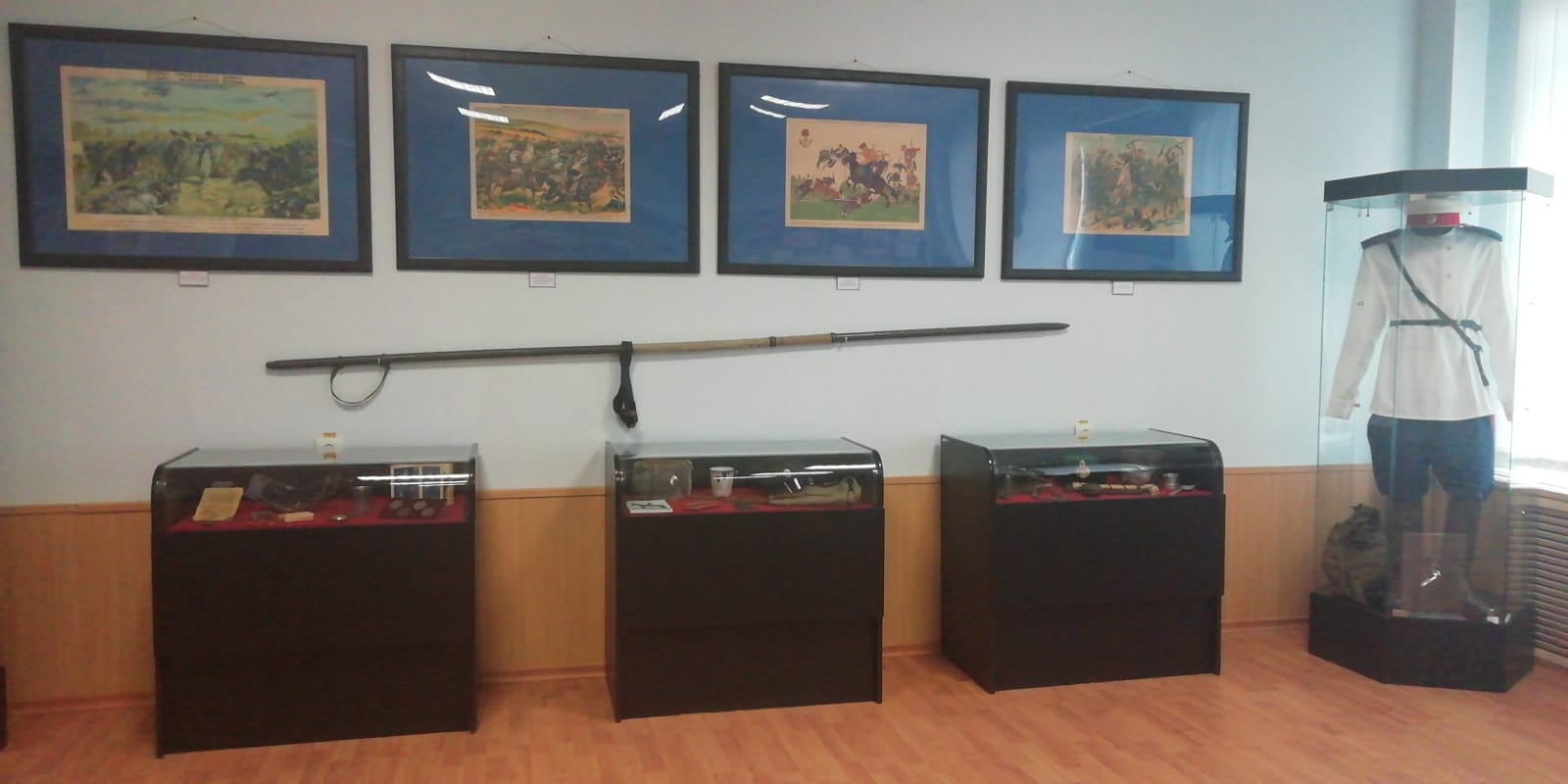 Фрагмент выставки «Пики к бою! Шашки вон!» (история русской кавалерии в Великой войне (1914-1918)» в Донецком историко-краеведческом музее, 05.02.2024 Фрагмент выставки «Пики к бою! Шашки вон!» (история русской кавалерии в Великой войне (1914-1918)» в Донецком историко-краеведческом музее, 05.02.2024