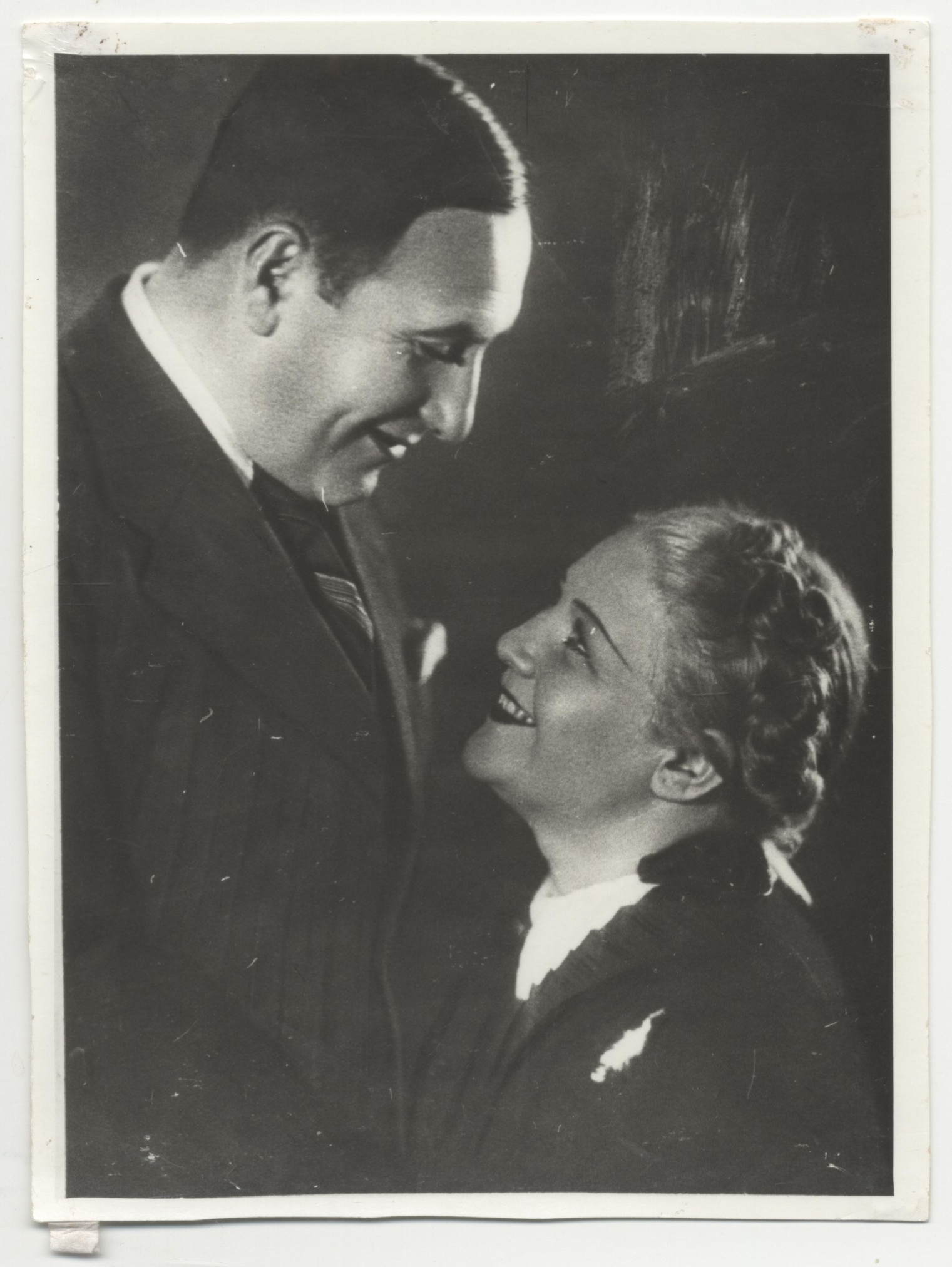 Фотография Изабелла Юрьева с мужем Иосифом Аркадьевым. 1940-е гг.