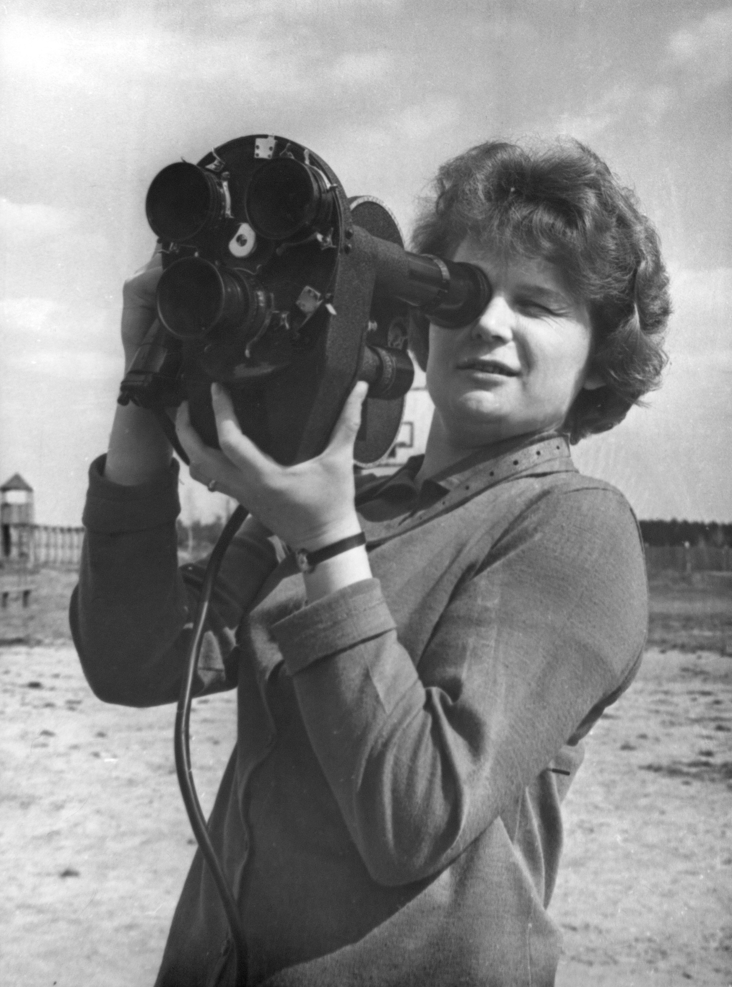 Подготовка к полету включала в себя и работу с киноаппаратурой Подготовка к полету включала в себя и работу с киноаппаратурой