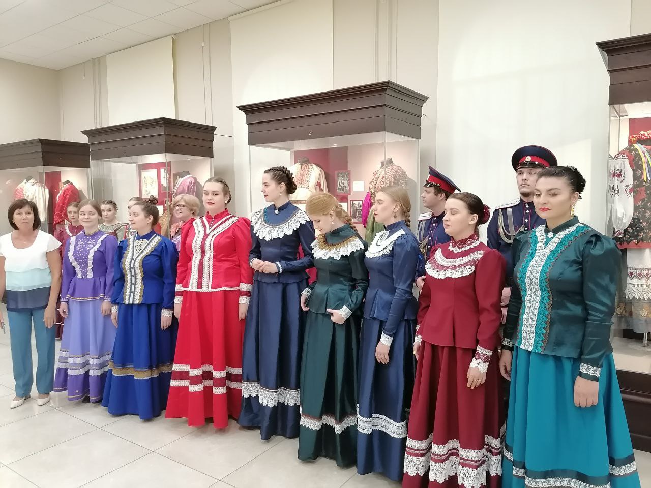 Народный хор Ростовской консерватории под управлением Татьяны Карташовой Вольница