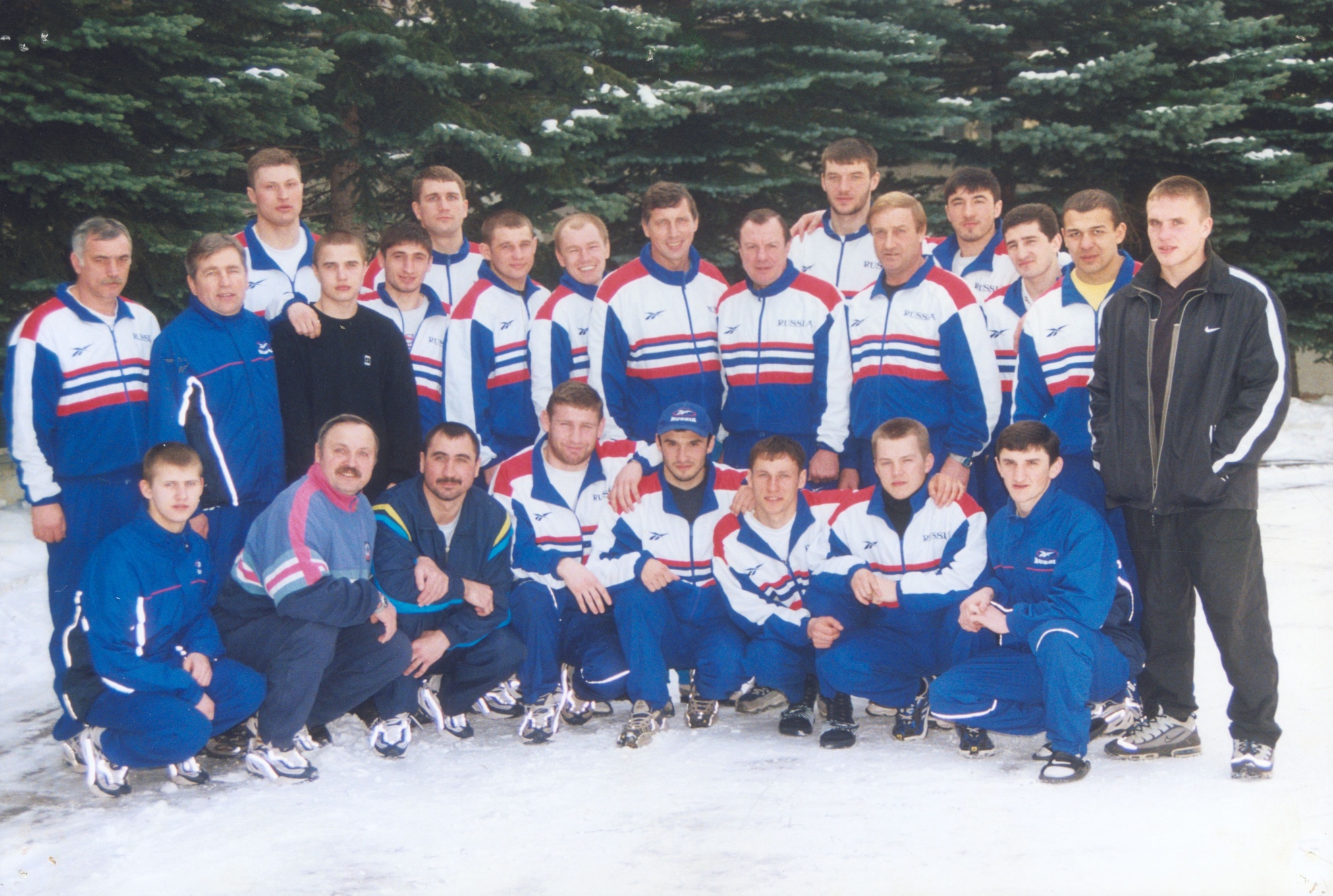 Фотография. «Сборная России по боксу». 2000 г. Второй слева в первом ряду – А.Т. Черняев, заслуженный тренер России. Фотография. «Сборная России по боксу». 2000 г. Второй слева в первом ряду – А.Т. Черняев, заслуженный тренер России.