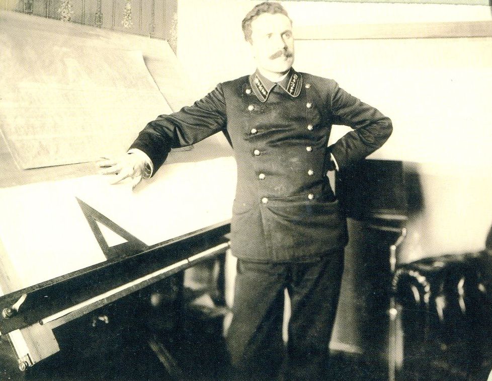 Городской архитектор В.В. Попов (1884-1930), 1916 год. Городской архитектор В.В. Попов (1884-1930), 1916 год.