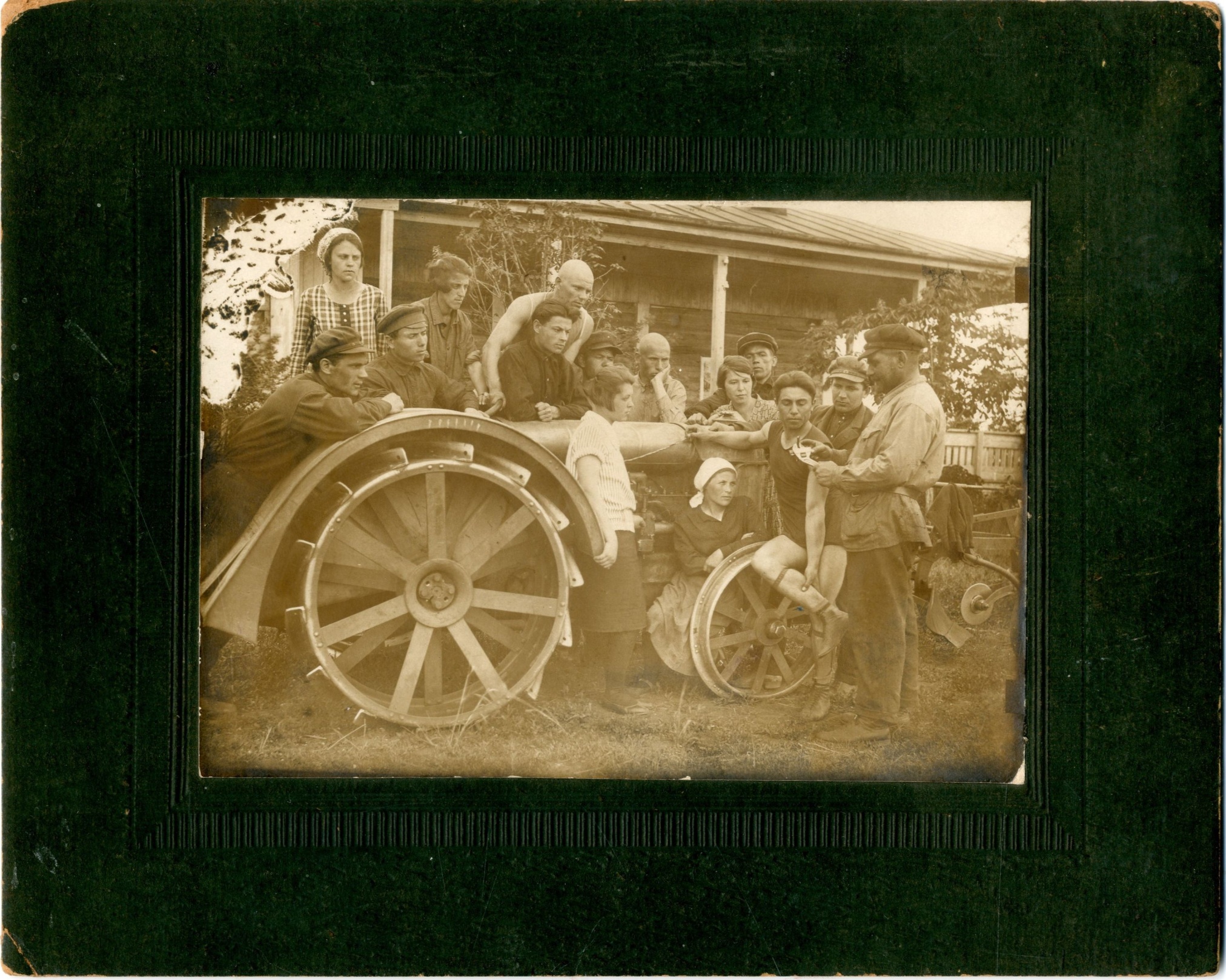 Фотография «Учебные занятия в Омском Рабфаке» С.Е. Белозерова Фотография «Учебные занятия в Омском Рабфаке» С.Е. Белозерова