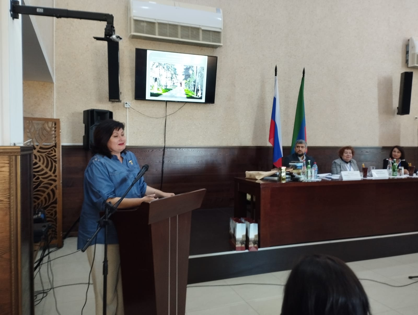 Ведущих хранитель музея Яценко Елена Григорьевна с докладом «Спасённые камни. Из опыта организации открытого хранения половецких каменных изваяний в Ростовском областном музее краеведения» Ведущих хранитель музея Яценко Елена Григорьевна с докладом «Спасённые камни. Из опыта организации открытого хранения половецких каменных изваяний в Ростовском областном музее краеведения»