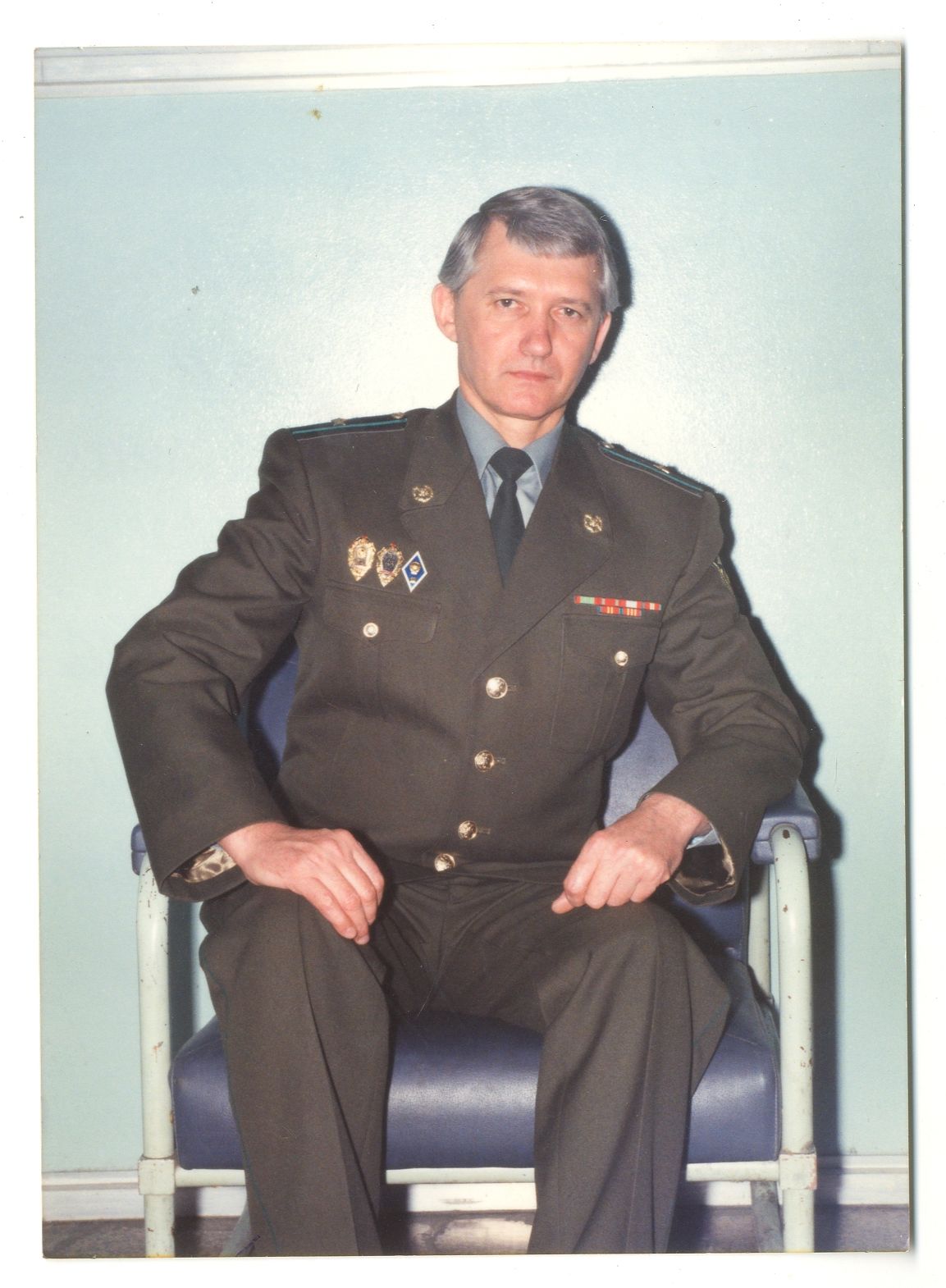 Фотография "Майор Громенко Владимир Васильевич - пограничник, заместитель начальника по воспитательной работе ОПК "Ростов-Аэропорт"". Ростовская область. 1997-1998 гг. Фотография "Майор Громенко Владимир Васильевич - пограничник, заместитель начальника по воспитательной работе ОПК "Ростов-Аэропорт"". Ростовская область. 1997-1998 гг.