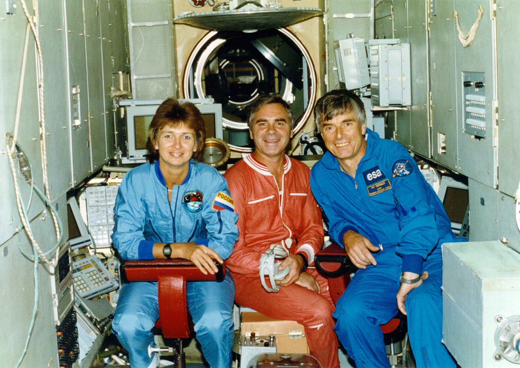 Елена Кондакова, Александр Викторенко и Ульф Мербольд – экипаж космического корабля «Союз ТМ-20». 1994 год