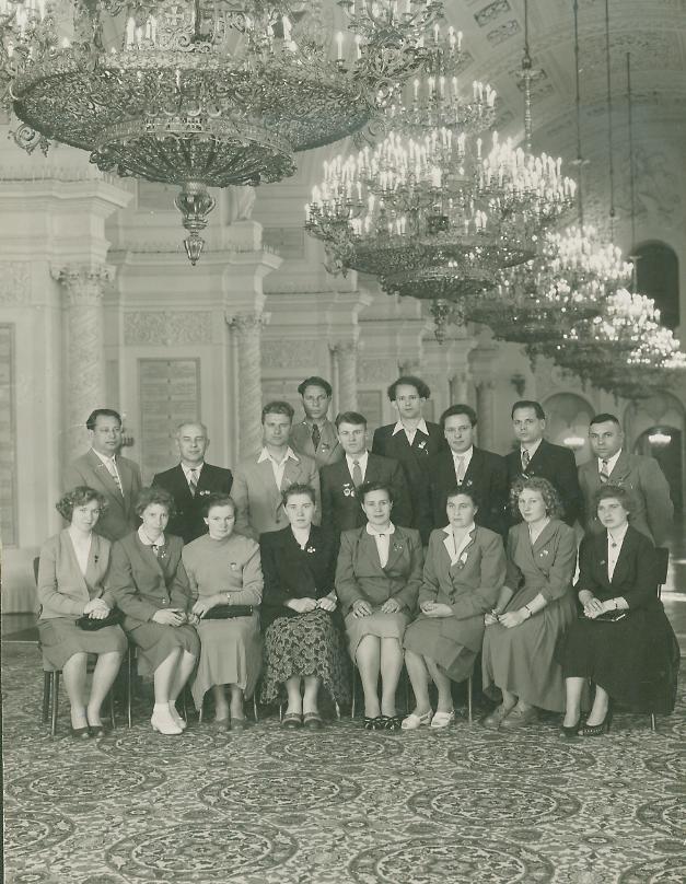 Фотография "Герой Социалистического Труда Жуковец В.И. среди участников Всесоюзного совещания бригад ударников коммунистического труда. Москва. Кремль. 1960 г."  Фотография "Герой Социалистического Труда Жуковец В.И. среди участников Всесоюзного совещания бригад ударников коммунистического труда. Москва. Кремль. 1960 г."