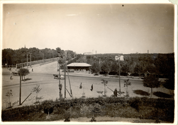 Улица 1-я Советская. 1950-е гг. Из архива Соляникова К.Е. Улица 1-я Советская. 1950-е гг. Из архива Соляникова К.Е.